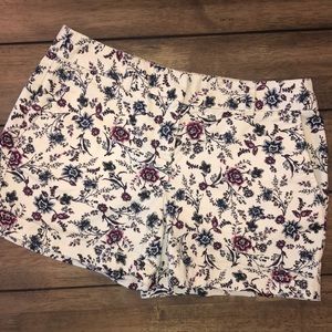 Gorgeous Floral Loft shorts size 0. EUC